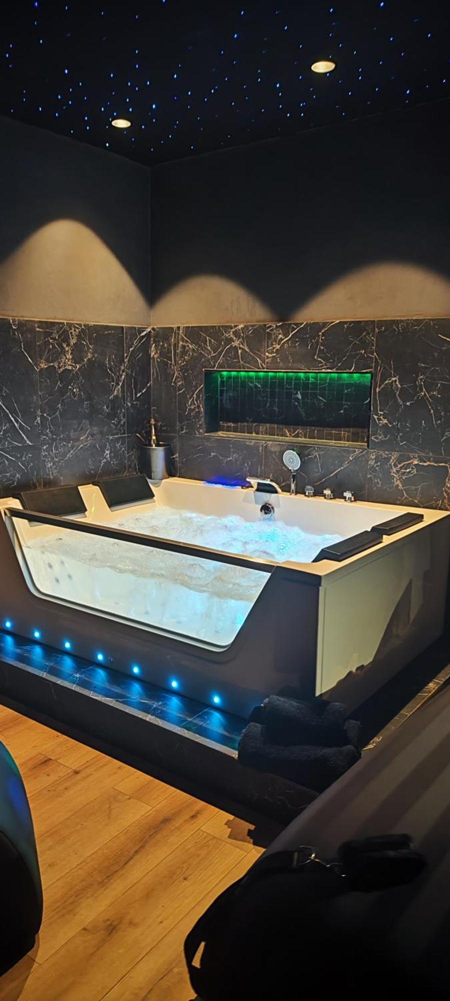 Loveroomxspa Bourg-Saint-Christophe المظهر الخارجي الصورة