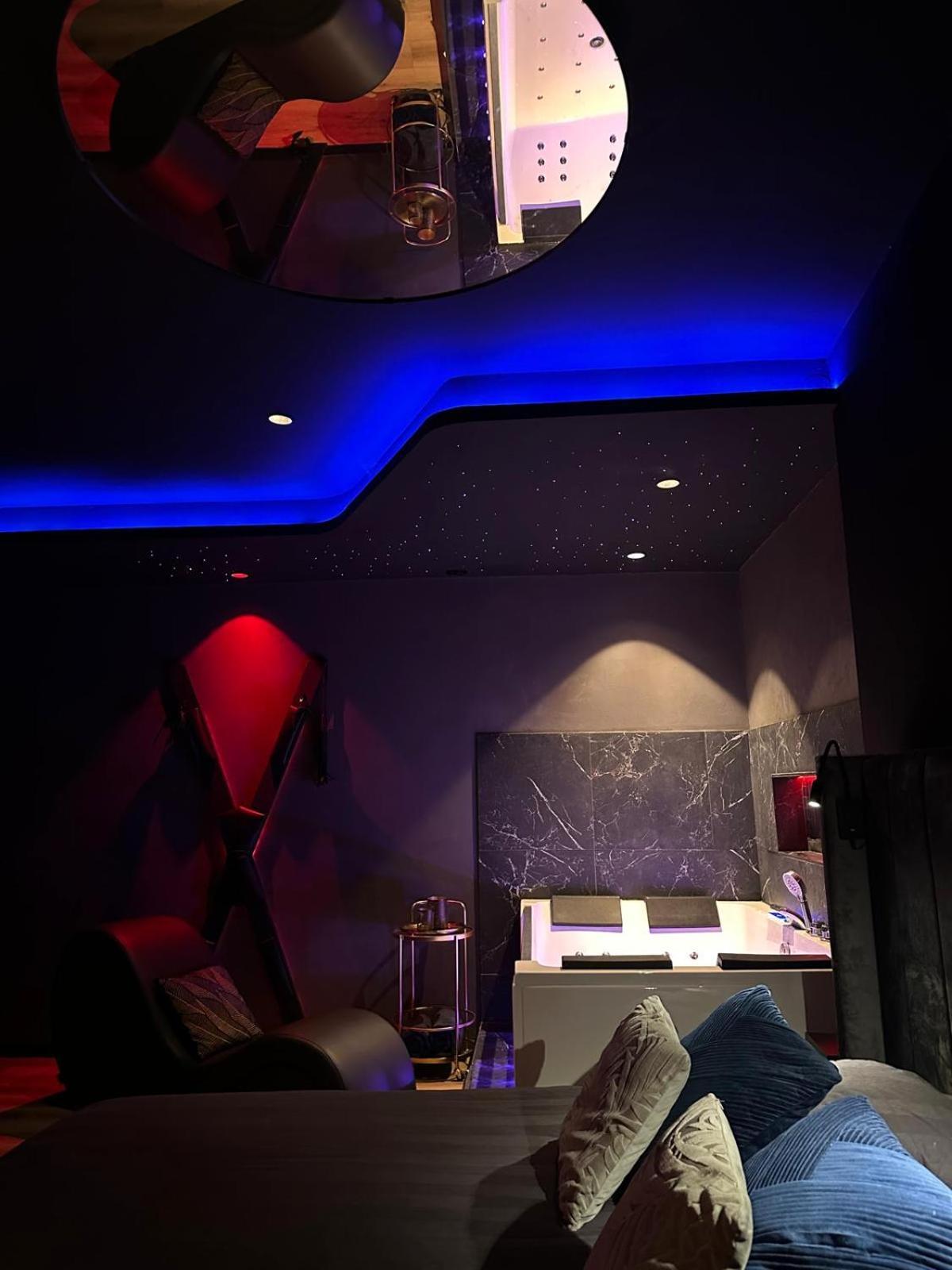 Loveroomxspa Bourg-Saint-Christophe المظهر الخارجي الصورة
