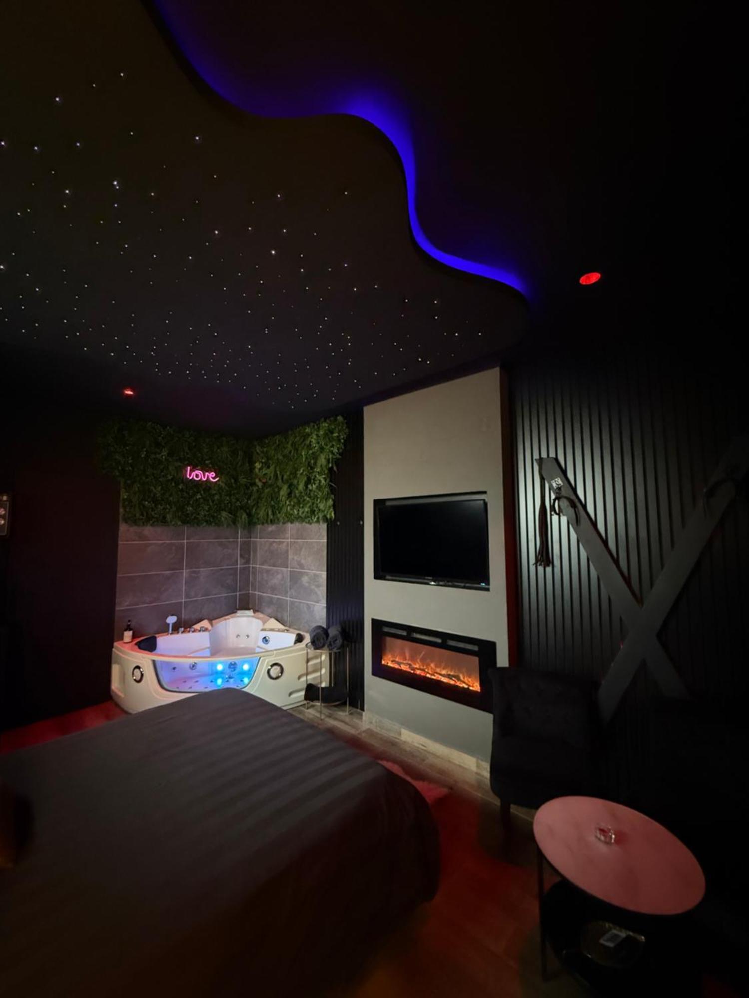 Loveroomxspa Bourg-Saint-Christophe المظهر الخارجي الصورة
