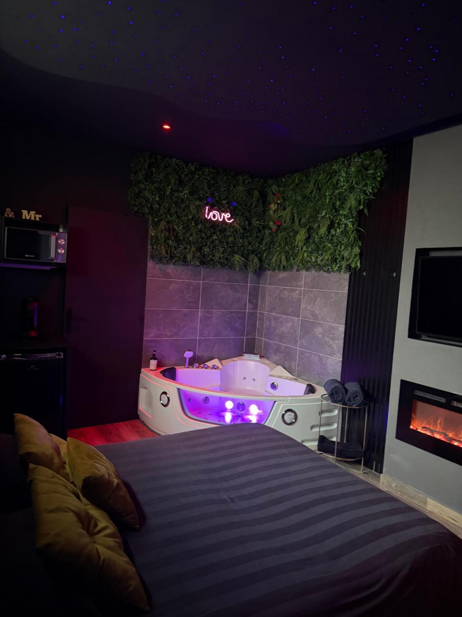 Loveroomxspa Bourg-Saint-Christophe المظهر الخارجي الصورة